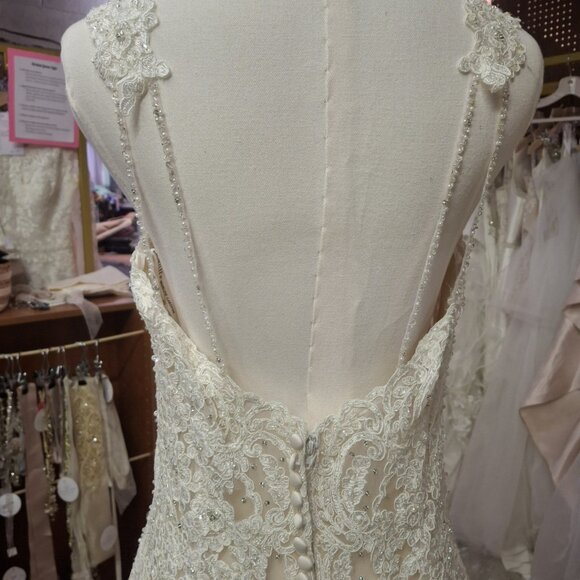 Mori Lee by Madeline Gardner #8118 Wedding Gown (Unaltered) - Picture 9 of 13